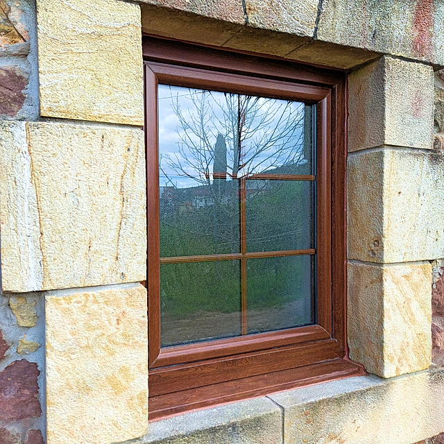 Ventana en PVC imitación madera en Cantabria