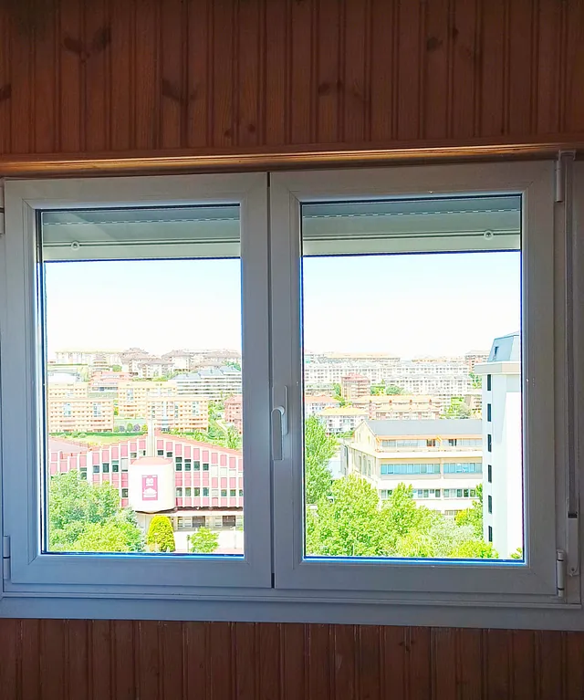 Ventana de aluminio blanco con rotura de puente térmico