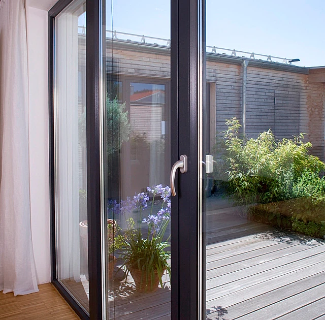 ventanas y puertas en gris antracita en Cantabria