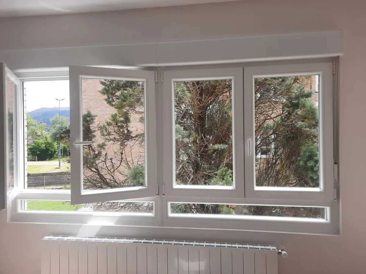 VENTANAS DE PVC DE CUATRO HOJAS EN BLANCO VENTANAS DE LA PARTE DESDE CANTABRIA